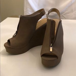 Chinese Laundry Tan Zip-Front Wedges